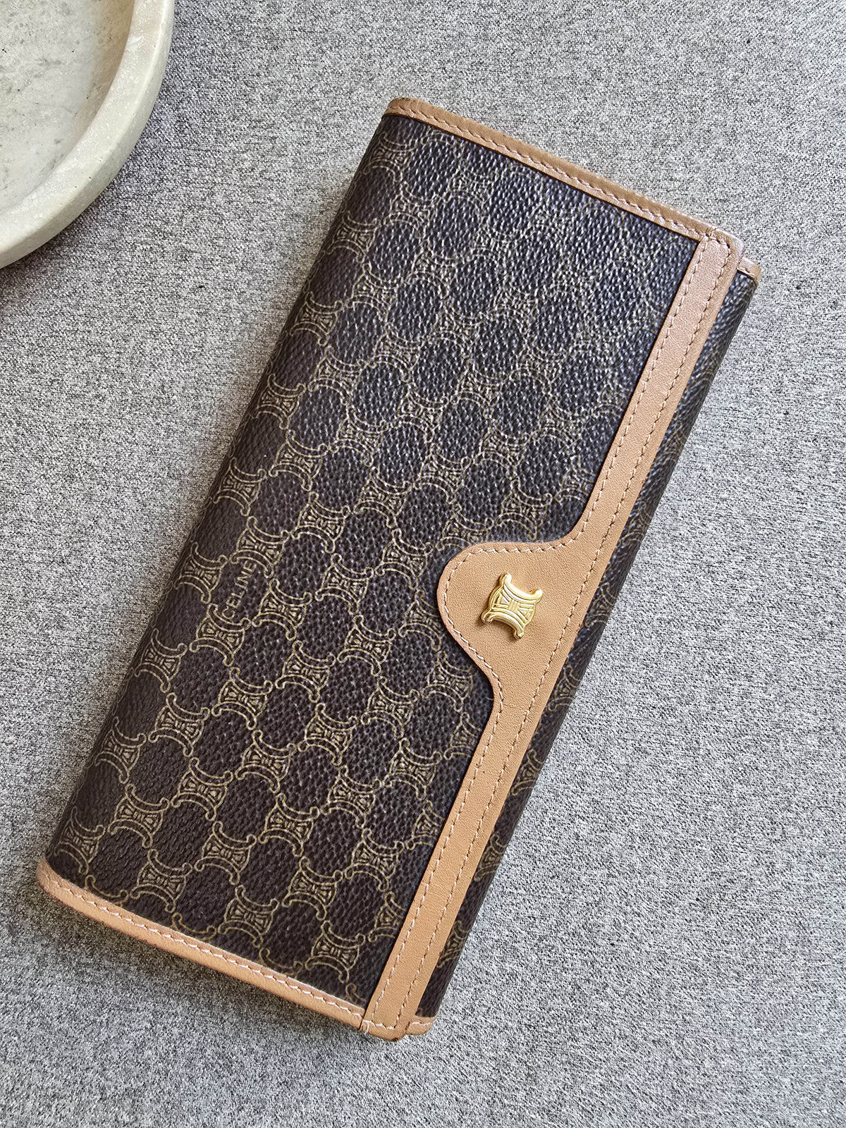 Portefeuille Long Céline Macadam en Toile Enduite et Cuir Beige – Triomphe Doré