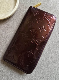Portefeuille Zippy Louis Vuitton Cuir Vernis Bordeaux – Monogramme Embossé