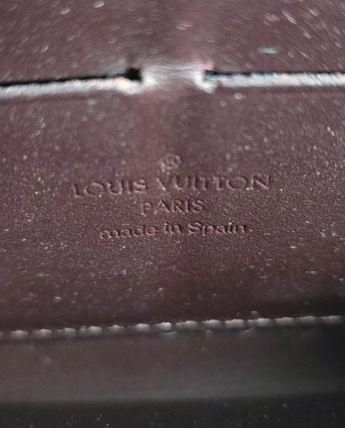 Portefeuille Zippy Louis Vuitton Cuir Vernis Bordeaux – Monogramme Embossé
