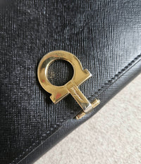 Portefeuille Long Salvatore Ferragamo Cuir Grainé Noir – Fermoir Gancini Doré
