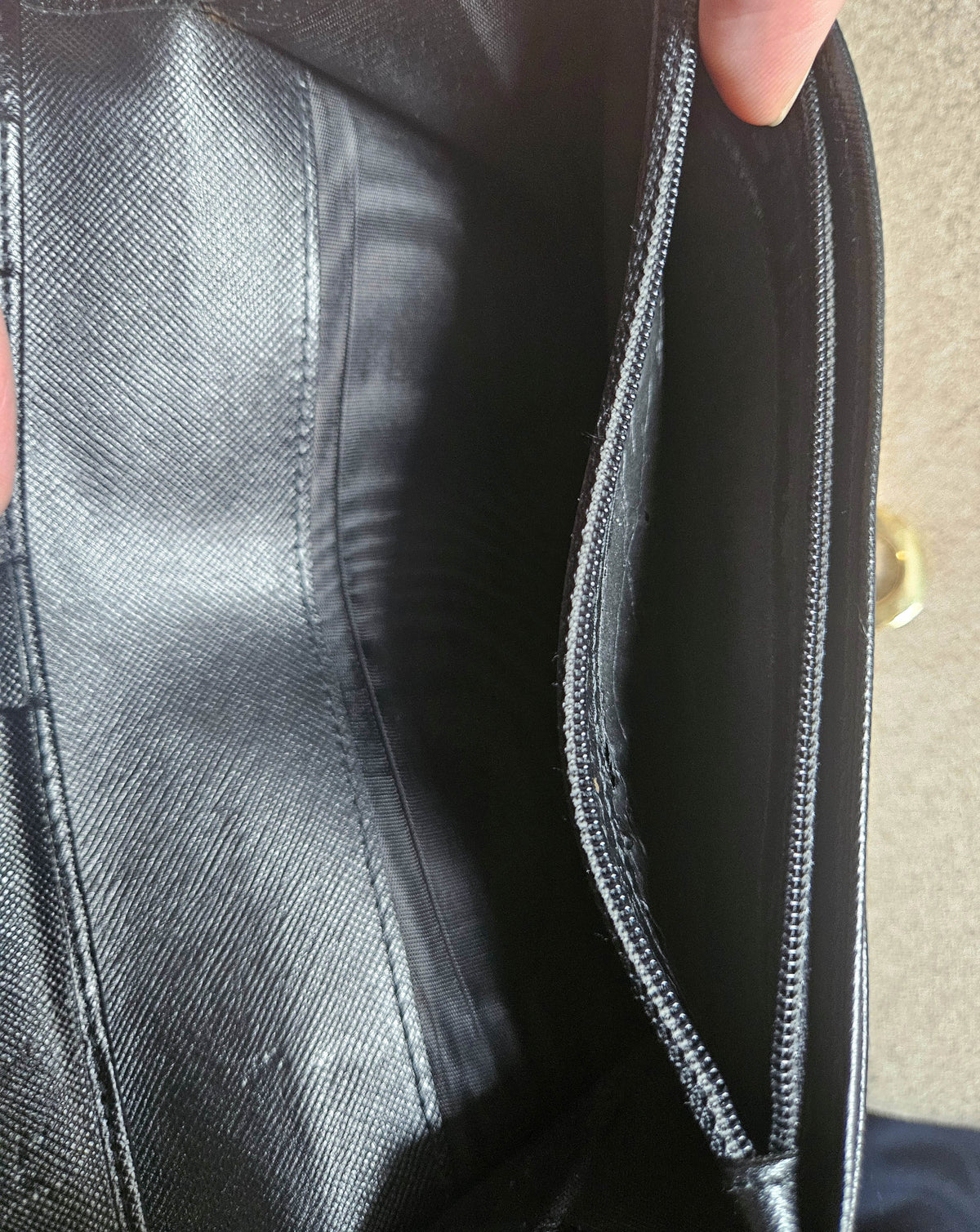 Portefeuille Long Salvatore Ferragamo Cuir Grainé Noir – Fermoir Gancini Doré