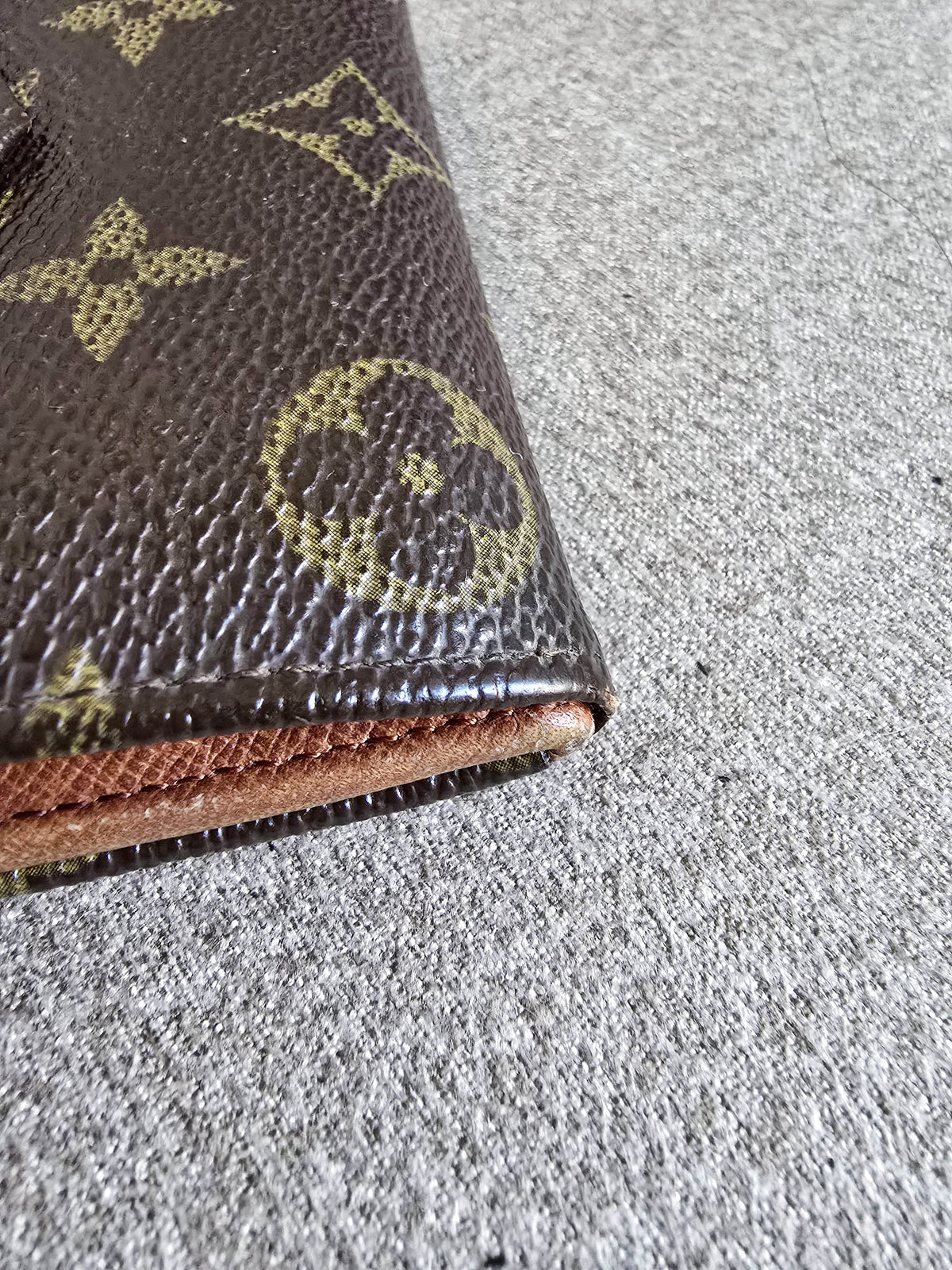 Double Portefeuille Louis Vuitton Monogrammé en Toile Enduite