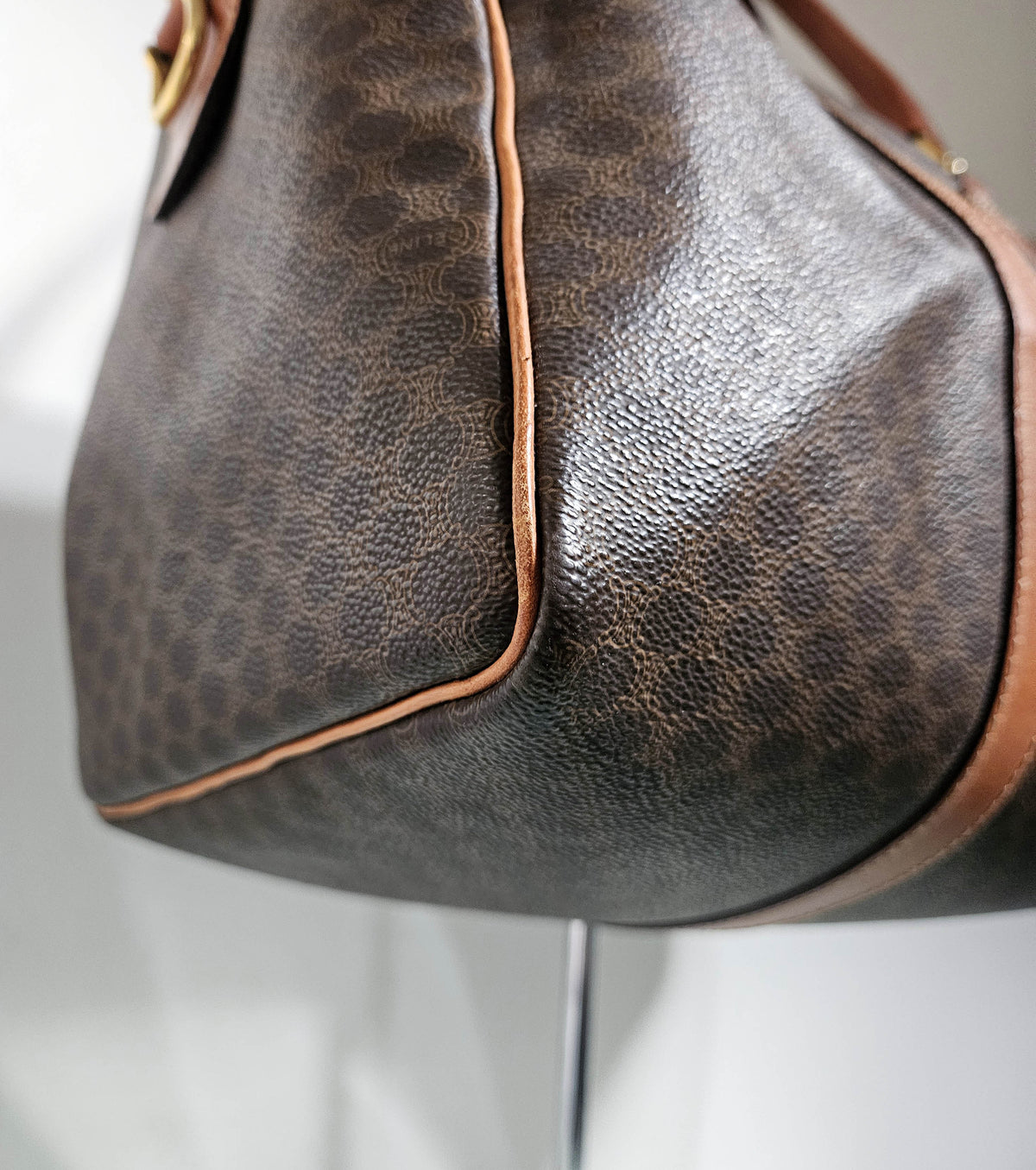 Sac de voyage Céline Boston Macadam vintage en toile enduite et cuir caramel