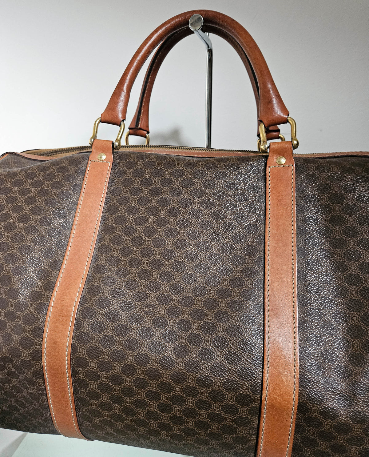 Sac de voyage Céline Boston Macadam vintage en toile enduite et cuir caramel