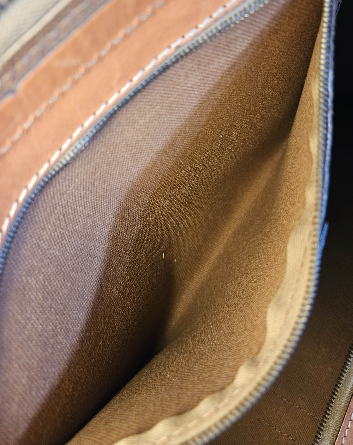 Sac de voyage Céline Boston Macadam vintage en toile enduite et cuir caramel