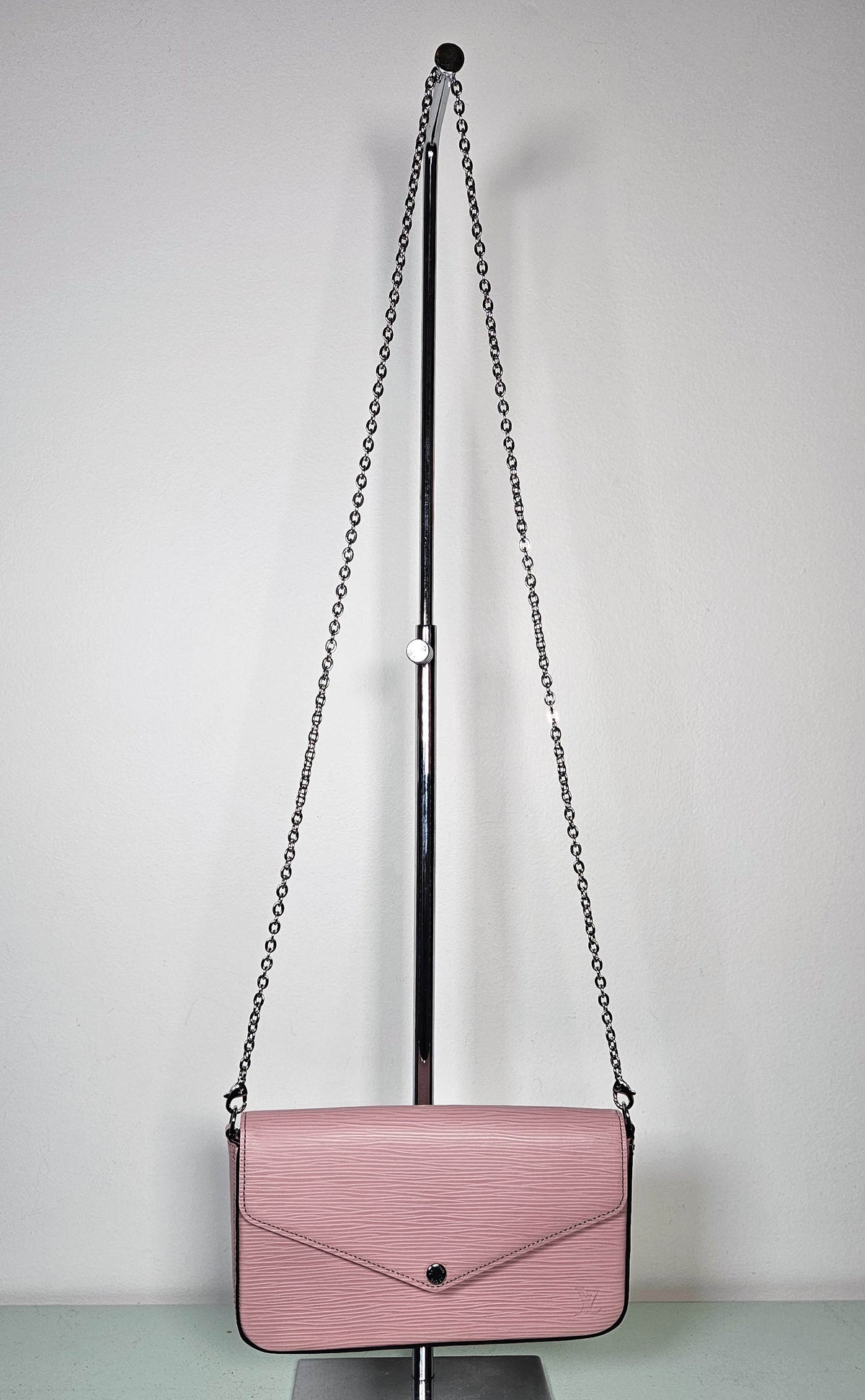 Pochette Félicie Louis Vuitton en cuir Épi rose poudré