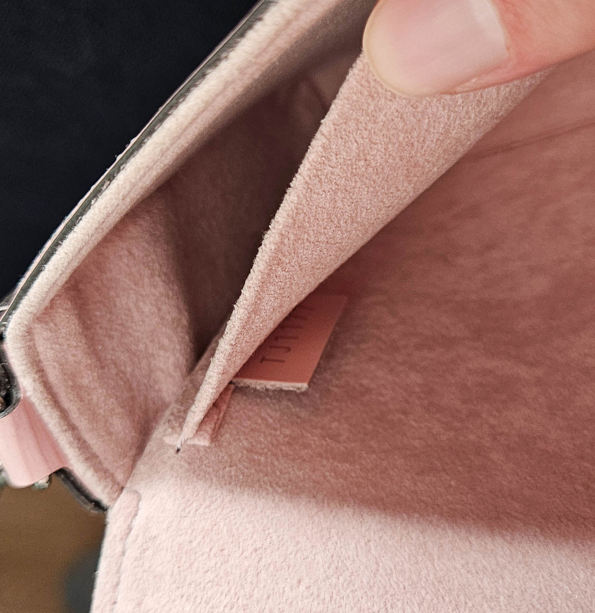 Pochette Félicie Louis Vuitton en cuir Épi rose poudré