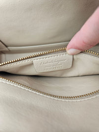 Sac Salvatore Ferragamo Ginny en Cuir Grainé Beige