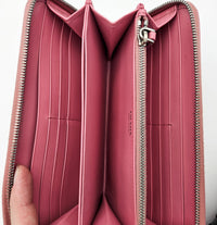 Portefeuille Prada Diagram Long en Cuir Rose Embossé