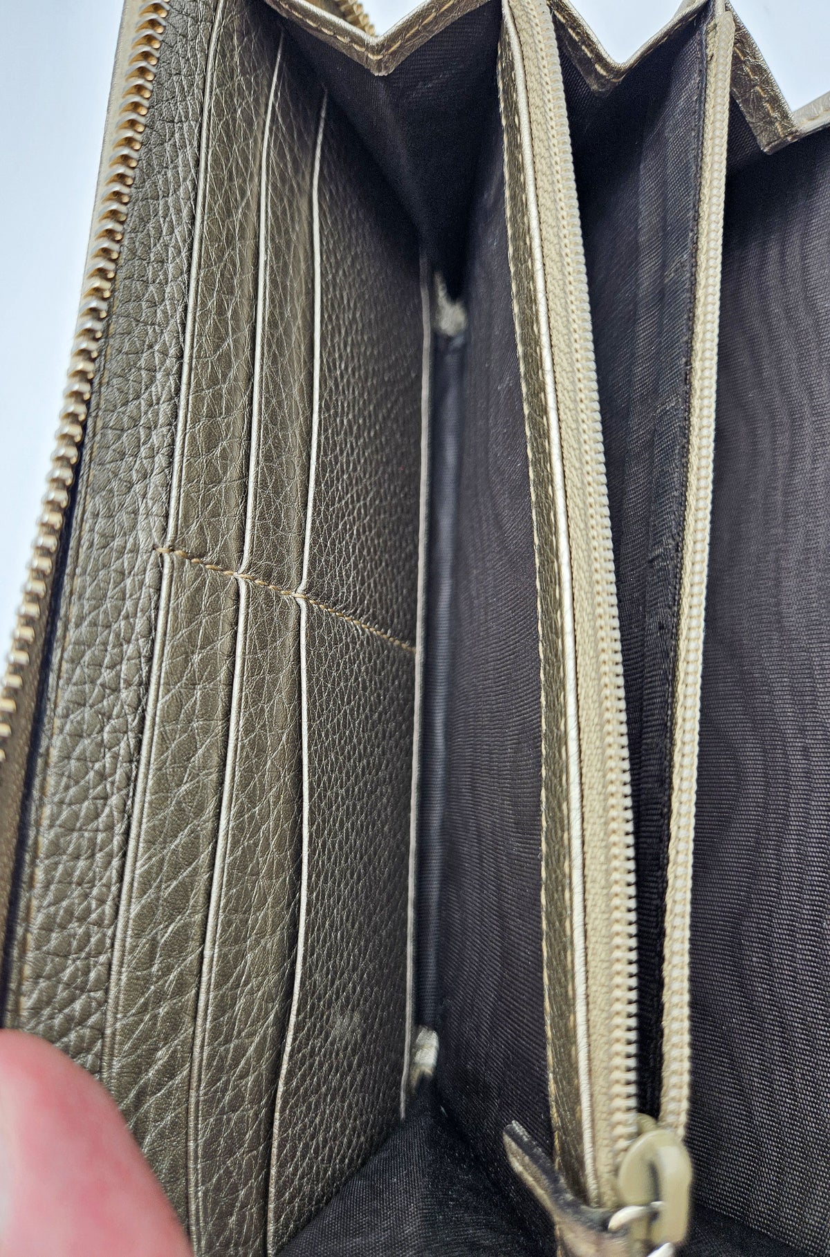 Portefeuille Gucci cuir grainé doré Bamboo zippy