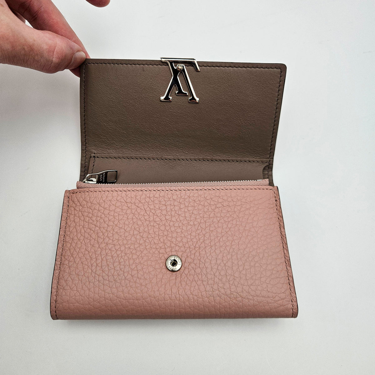 Portefeuille Louis Vuitton Capucines Compact Trifold