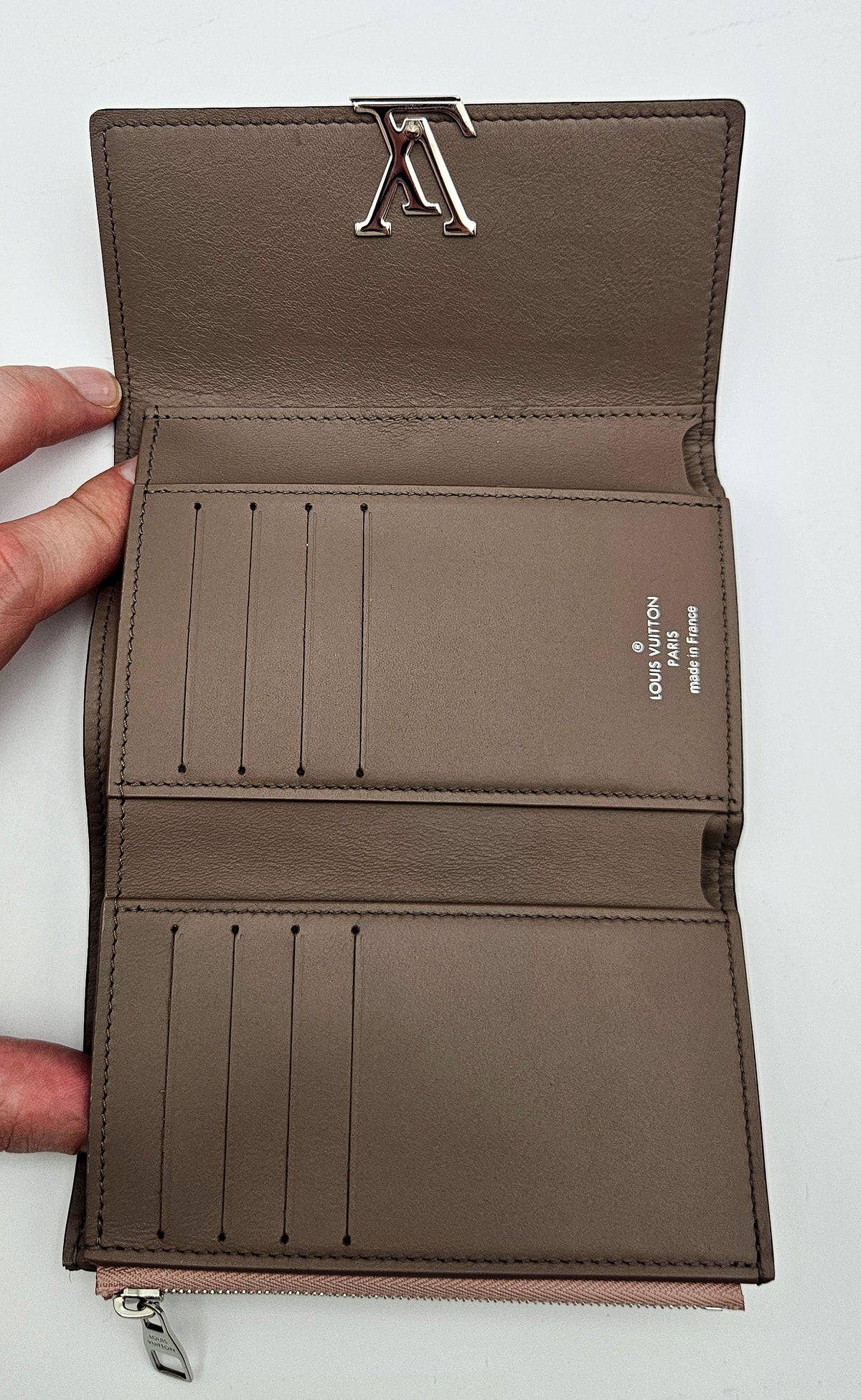 Portefeuille Louis Vuitton Capucines Compact Trifold