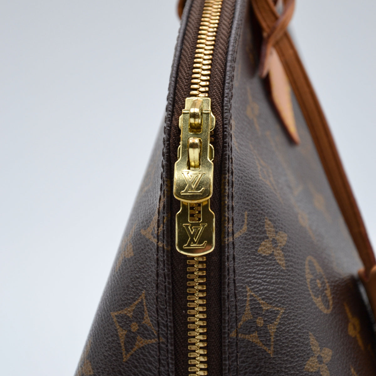 Louis Vuitton Alma PM toile Monogram