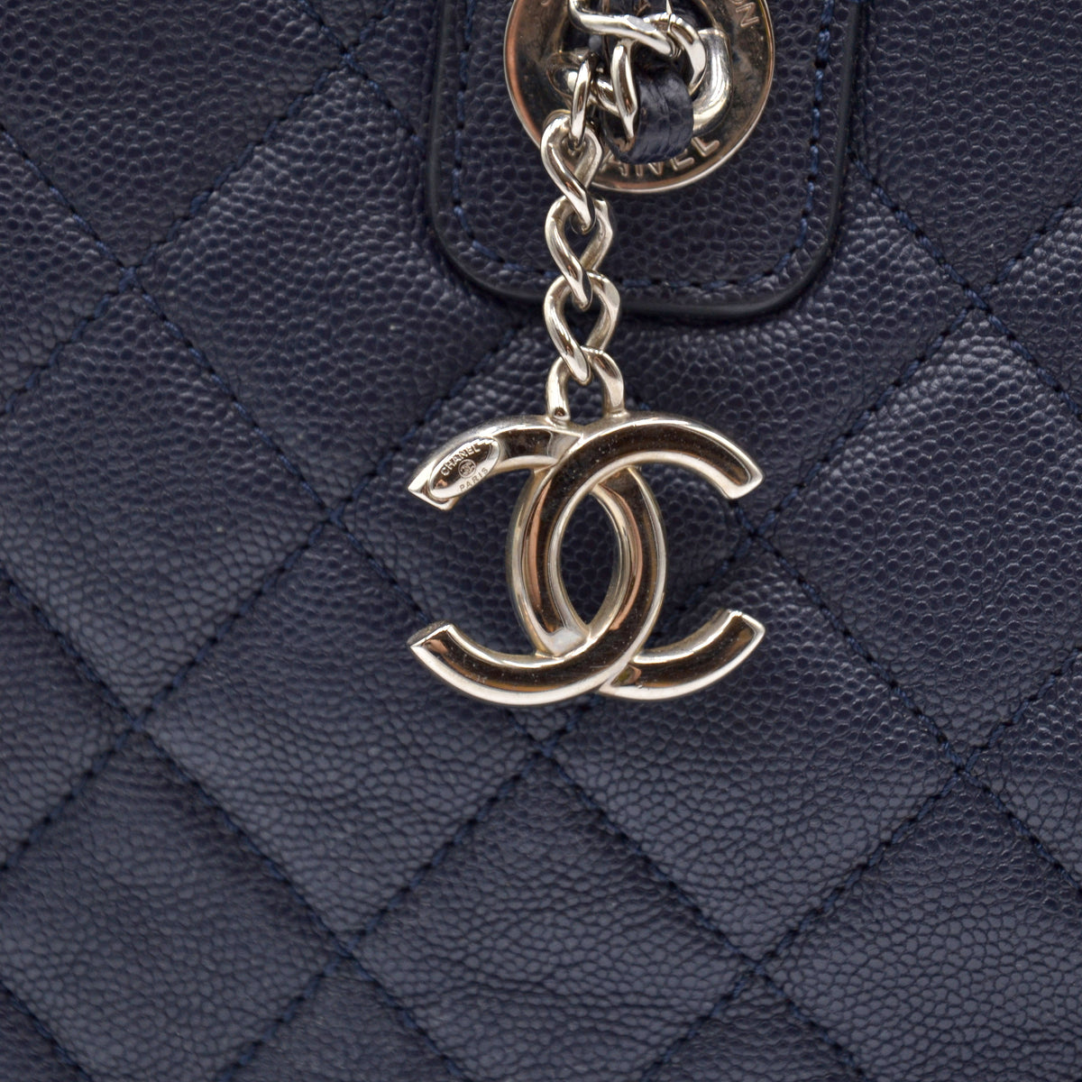 Cabas Chanel CC Caviar Matelassé Bleu Marine
