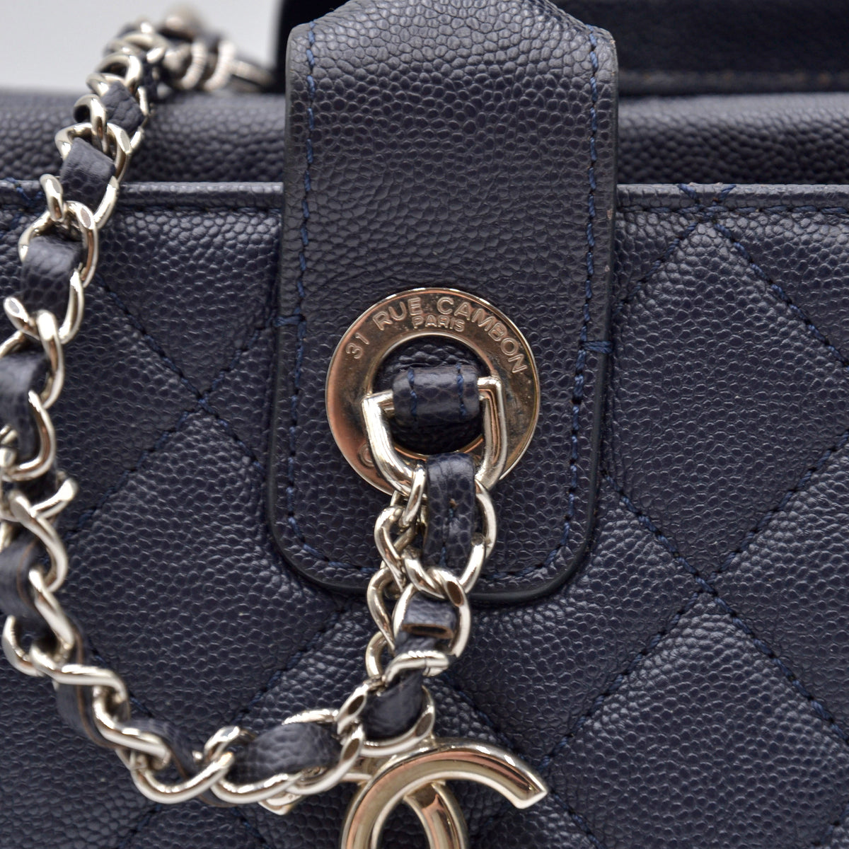 Cabas Chanel CC Caviar Matelassé Bleu Marine