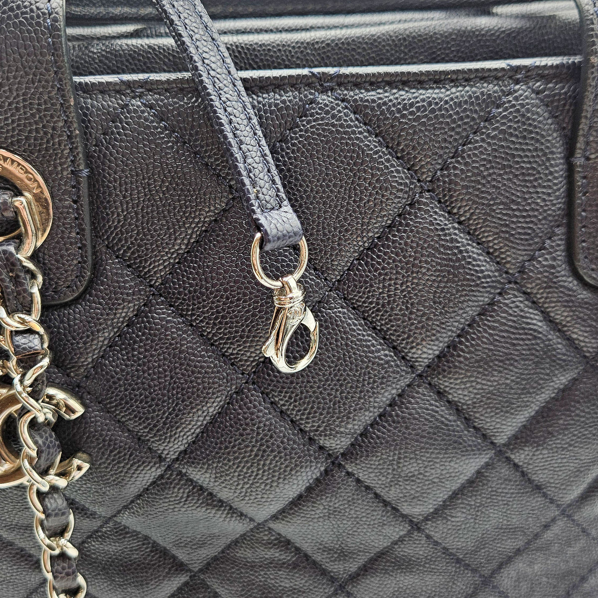 Cabas Chanel CC Caviar Matelassé Bleu Marine