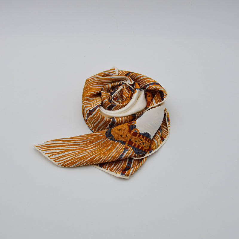 Foulard Chanel carré soie écru & or