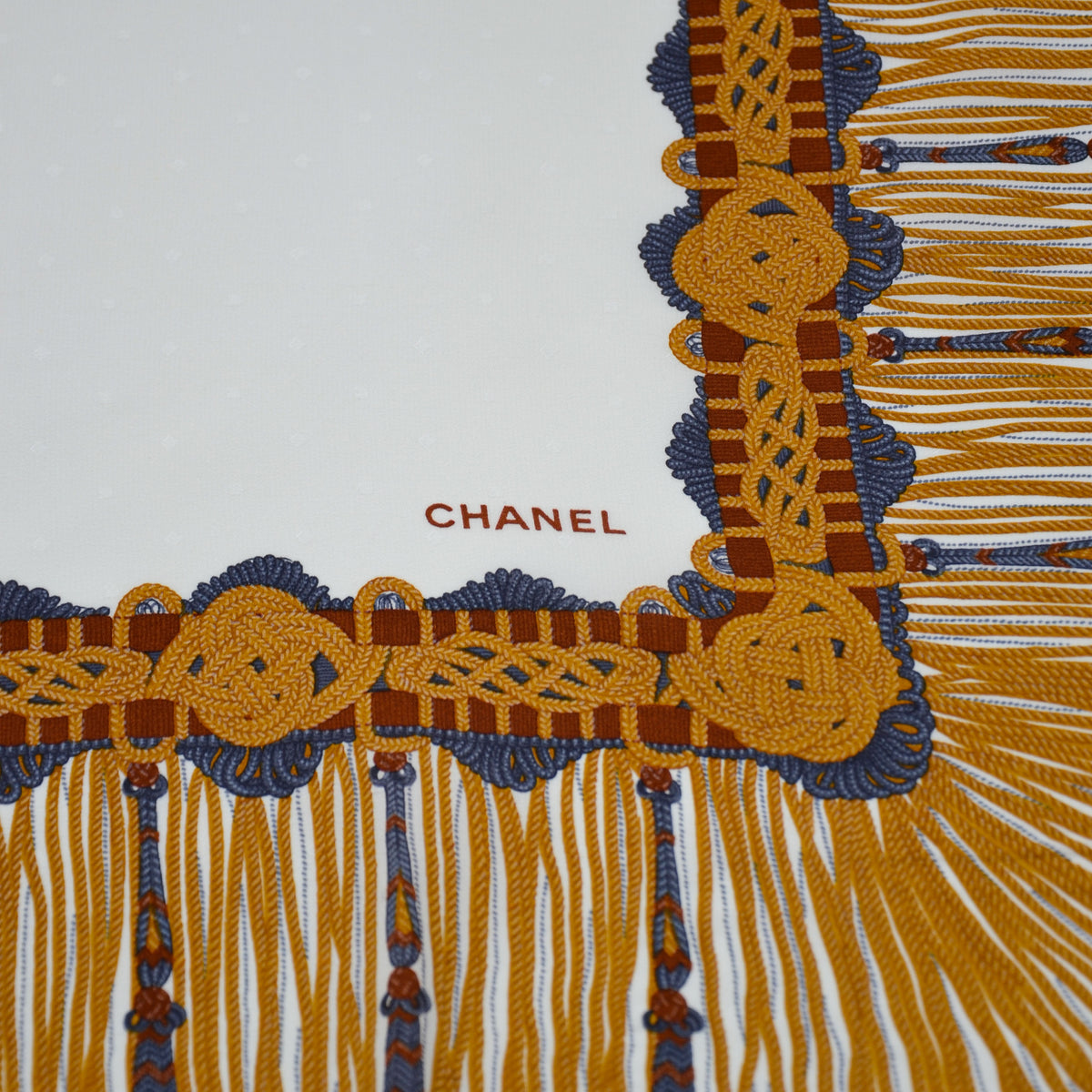 Foulard Chanel carré soie écru & or