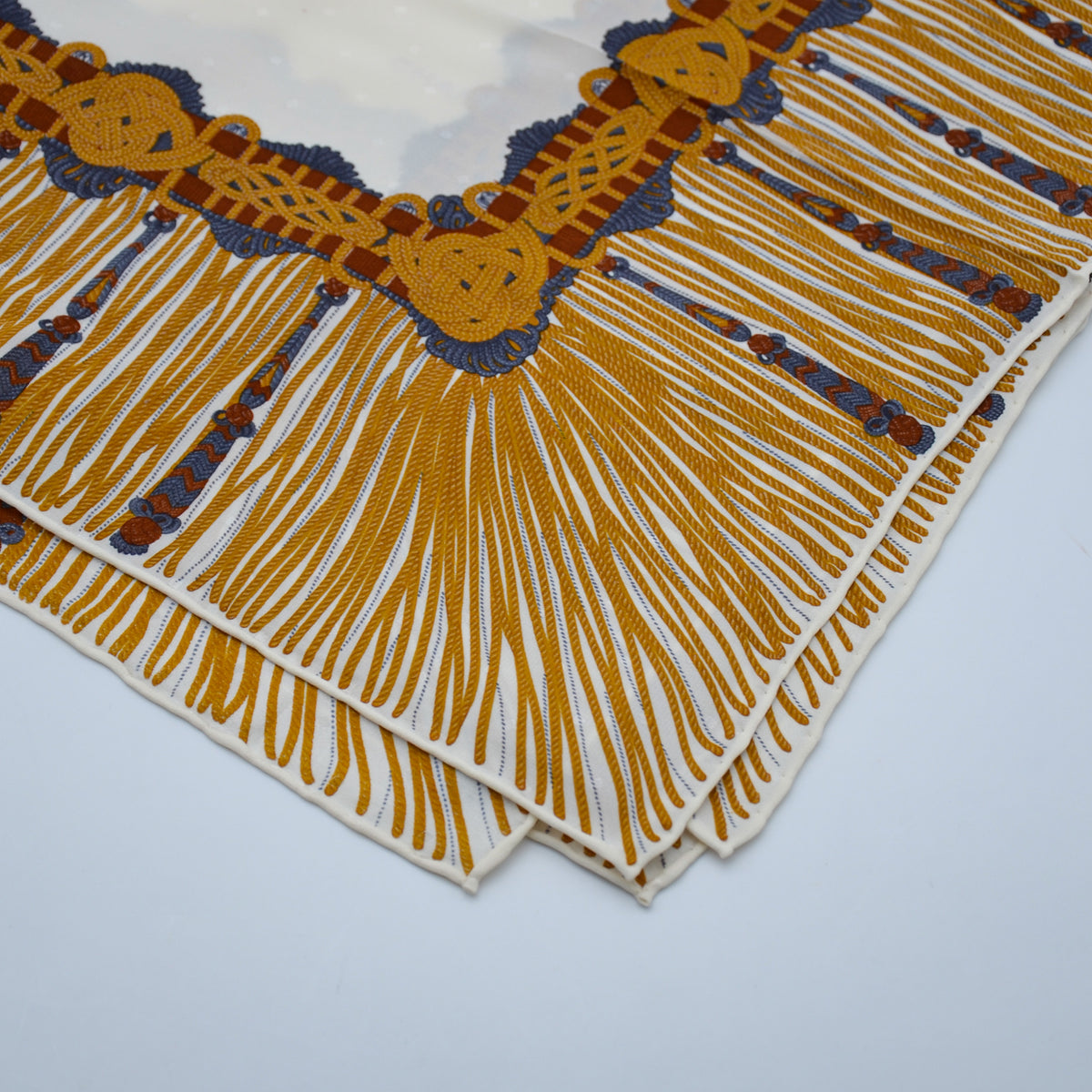 Foulard Chanel carré soie écru & or