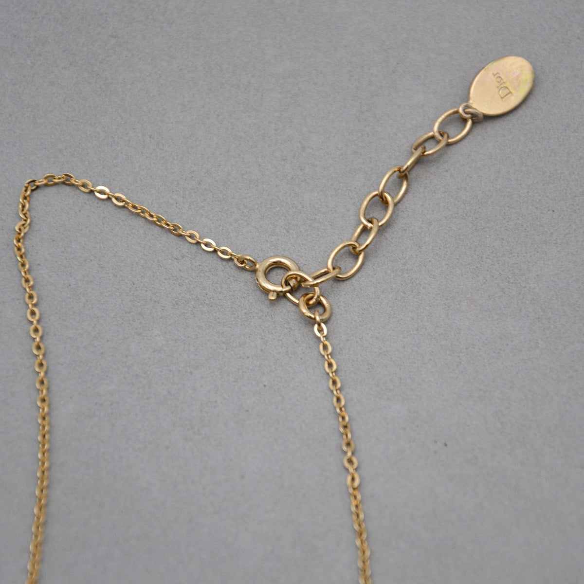 Collier Dior signature « Dior » pavé de cristaux