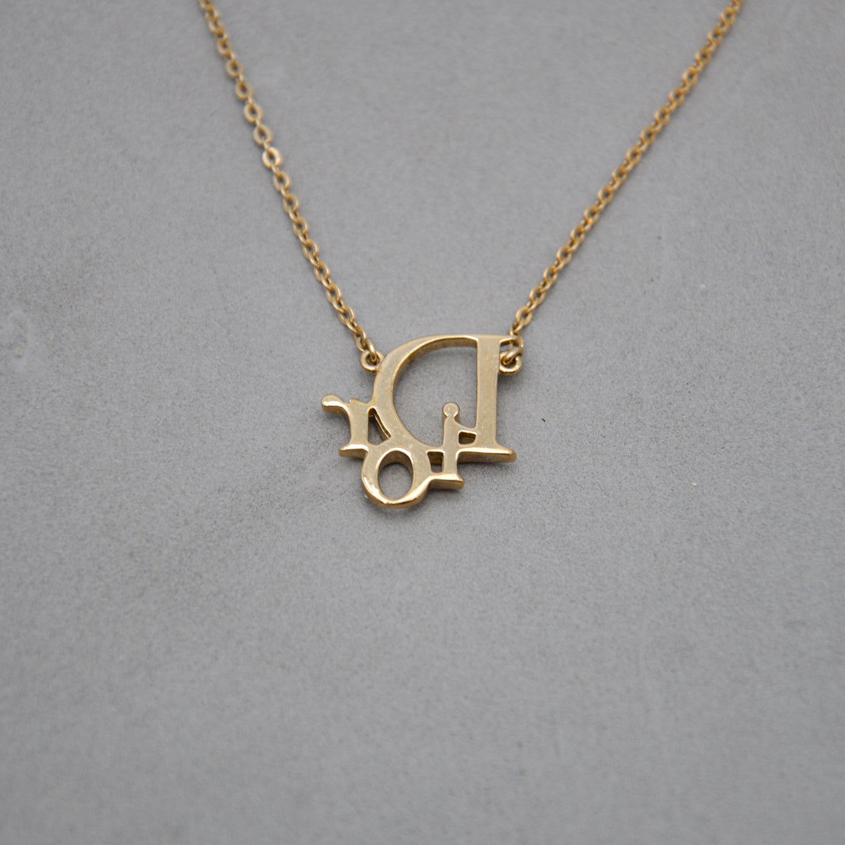 Collier Dior signature « Dior » pavé de cristaux