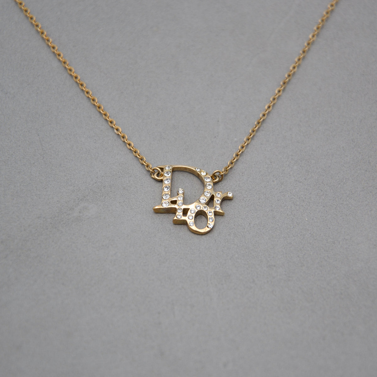 Collier Dior signature « Dior » pavé de cristaux