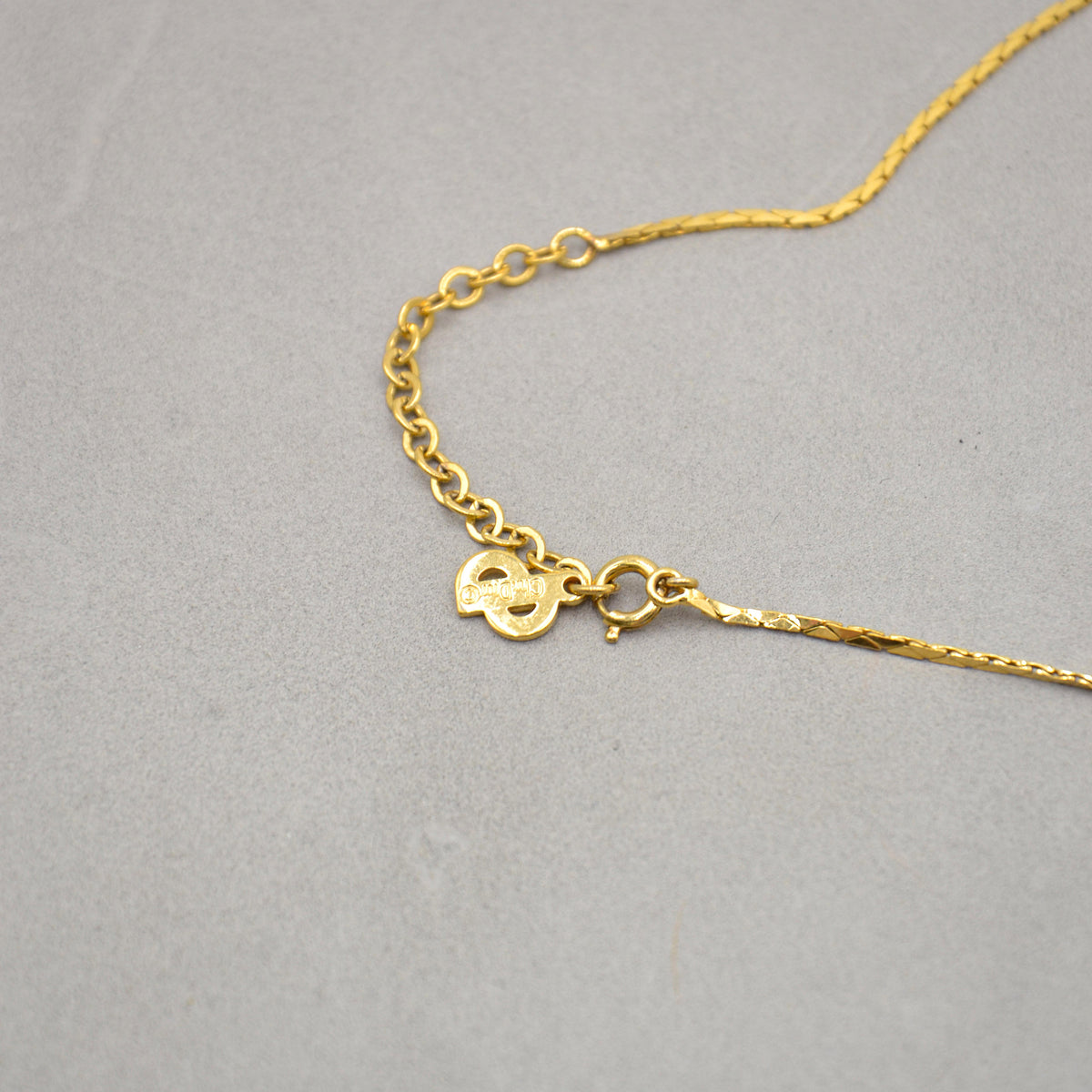 Collier Vintage Logo