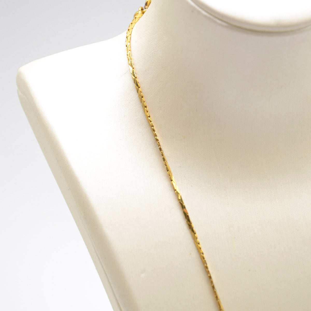Collier Vintage Logo