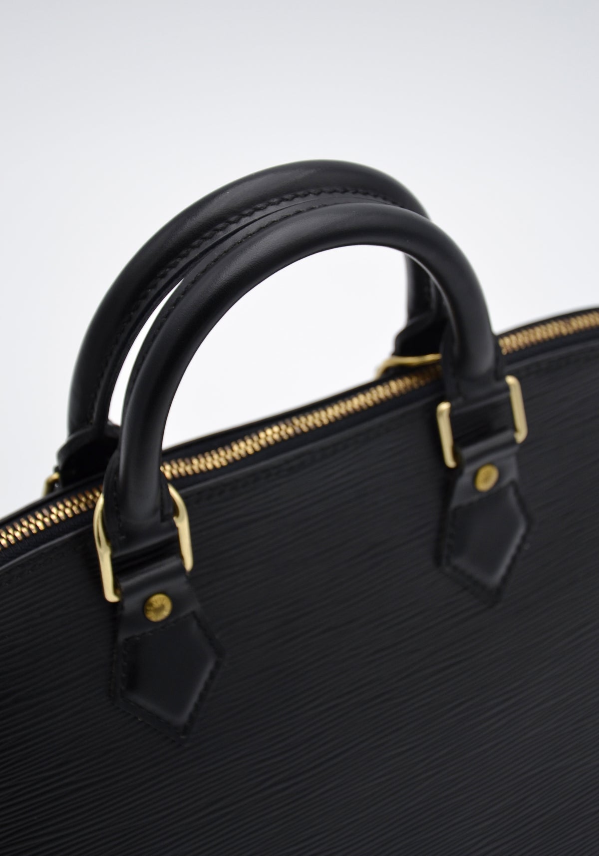 Louis Vuitton Alma PM en cuir Épi noir