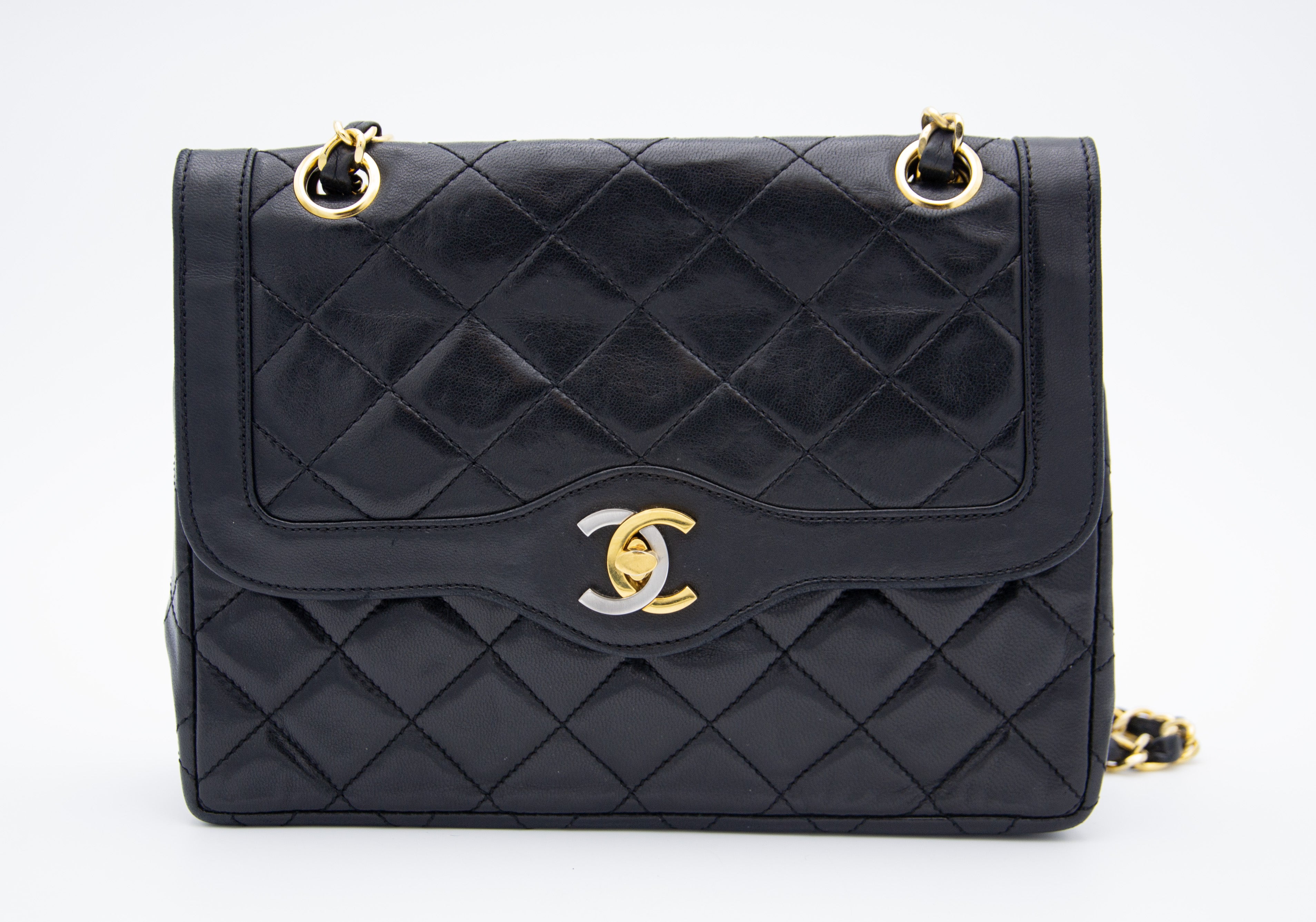 メ*3様 CHANELヴィンテージバック Vintage Chanel Double Flap Bag in Black Quilted Lambskin Leather