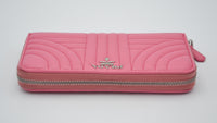Portefeuille Prada Diagram Long en Cuir Rose Embossé