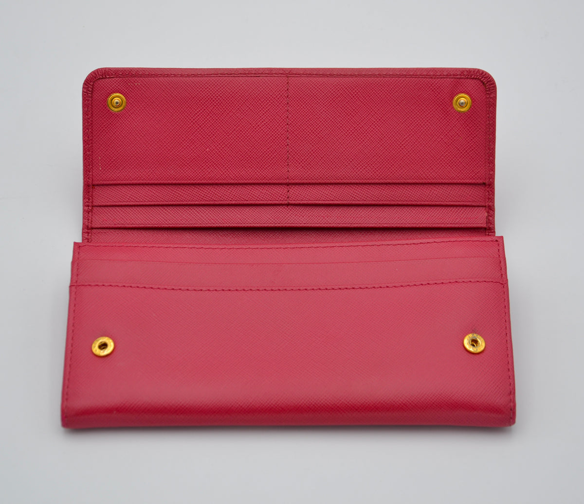 Portefeuille Prada Rouge en Cuir Saffiano avec Noeud et Logo Doré