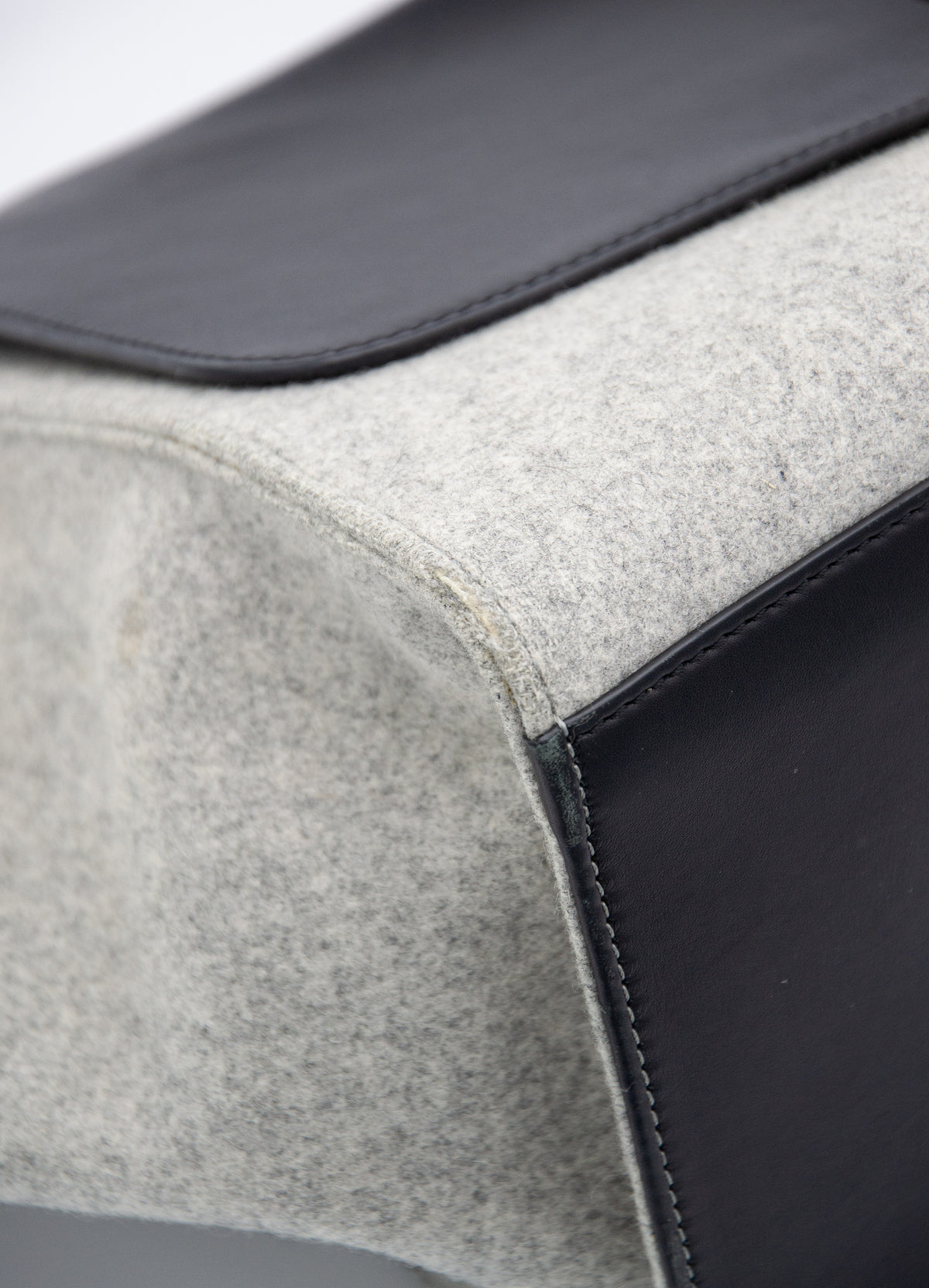 Sac trapèze Celine en cuir lisse noir et laine feutrée grise