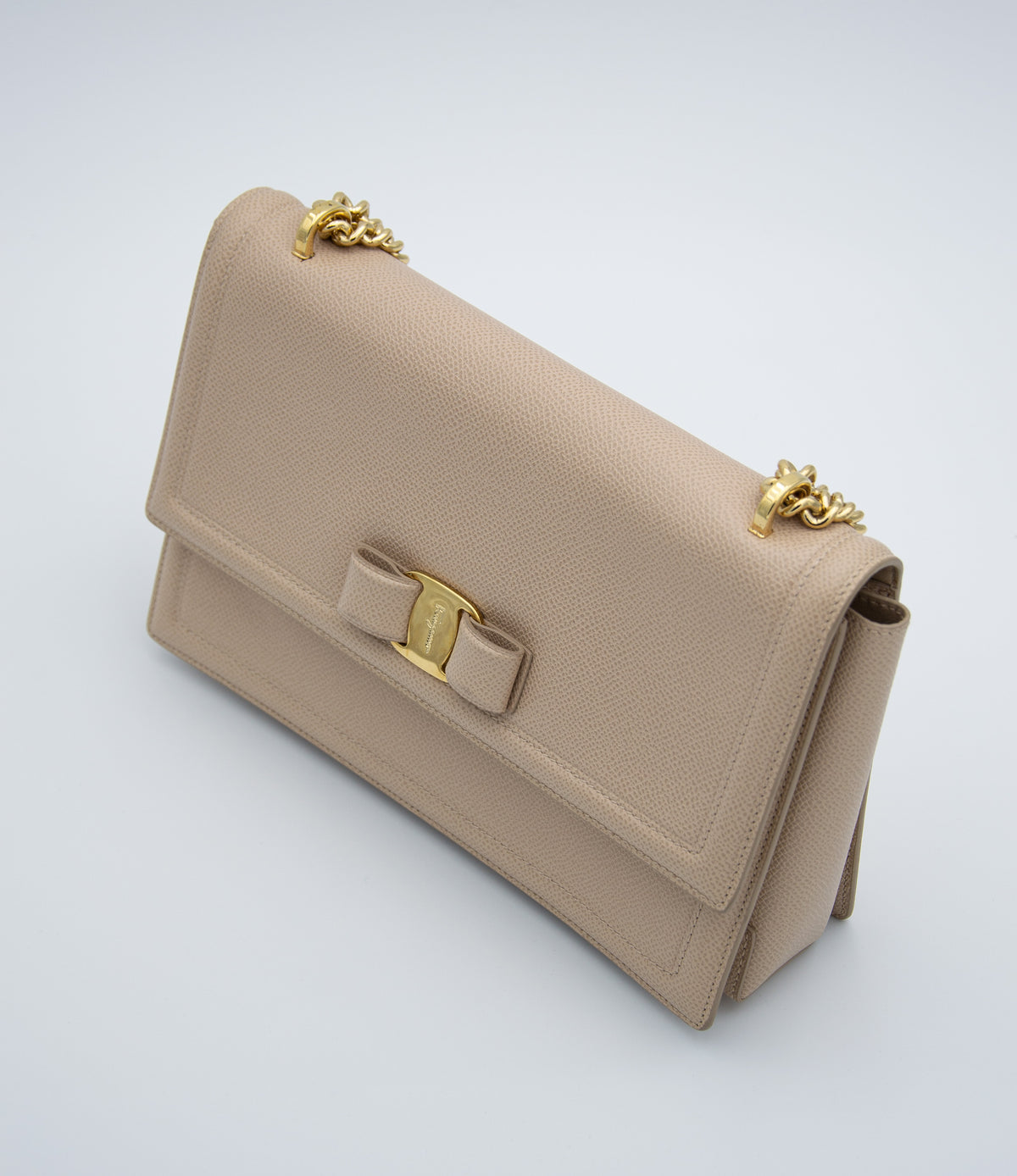 Sac Salvatore Ferragamo Ginny en Cuir Grainé Beige