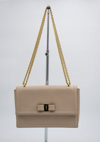 Sac Salvatore Ferragamo Ginny en Cuir Grainé Beige