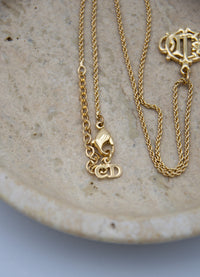 Christian Dior Collier Vintage 1980s – Pendentif Lettres Gothiques