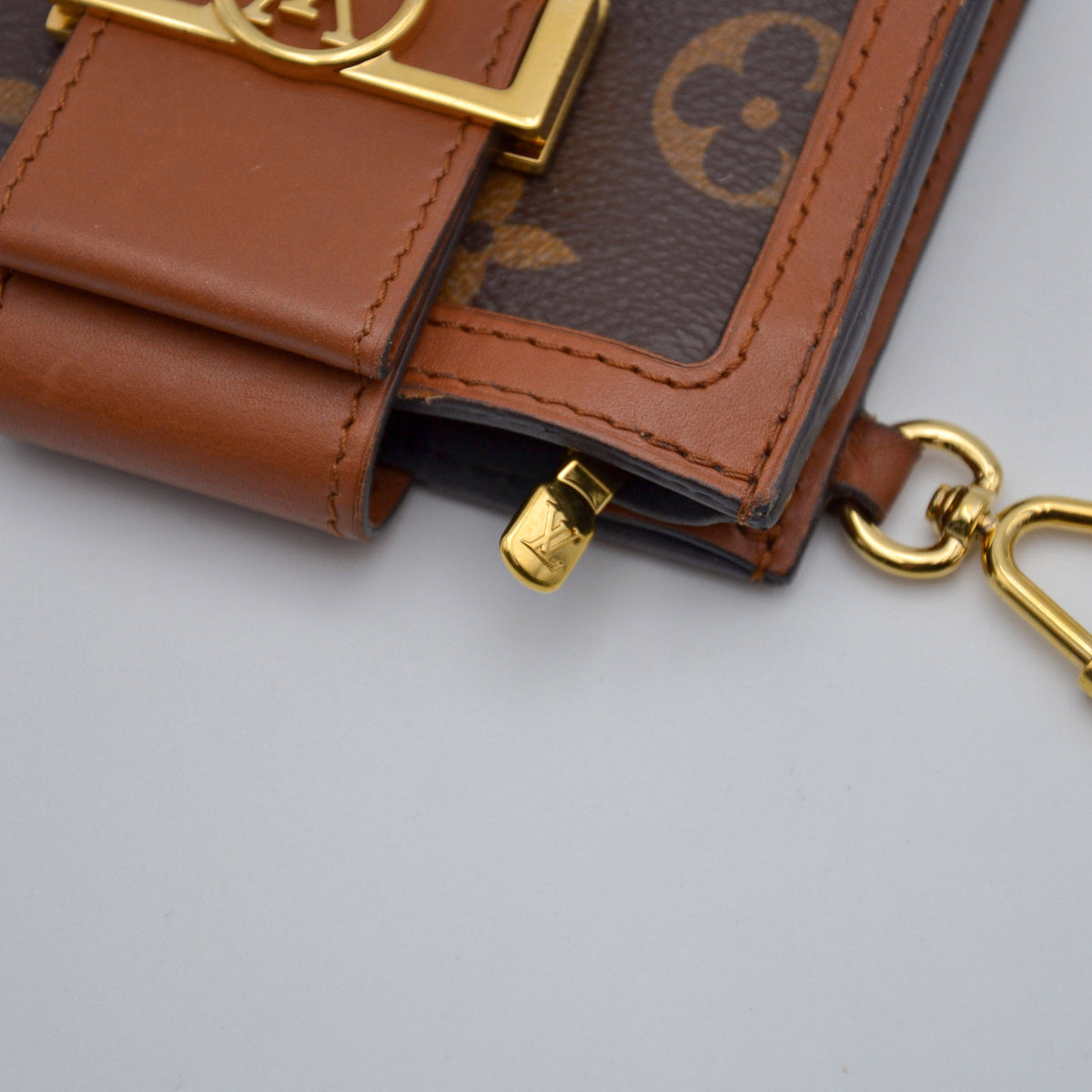 Louis Vuitton Dauphine Dragonne porte-clés Monogram
