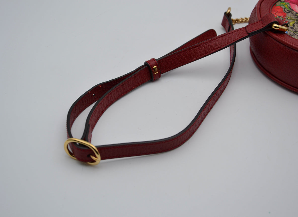 Mini sac à dos Gucci GG Supreme floral Bloom rouge