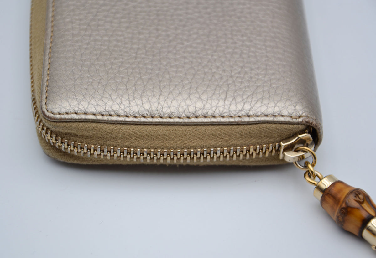 Portefeuille Gucci cuir grainé doré Bamboo zippy