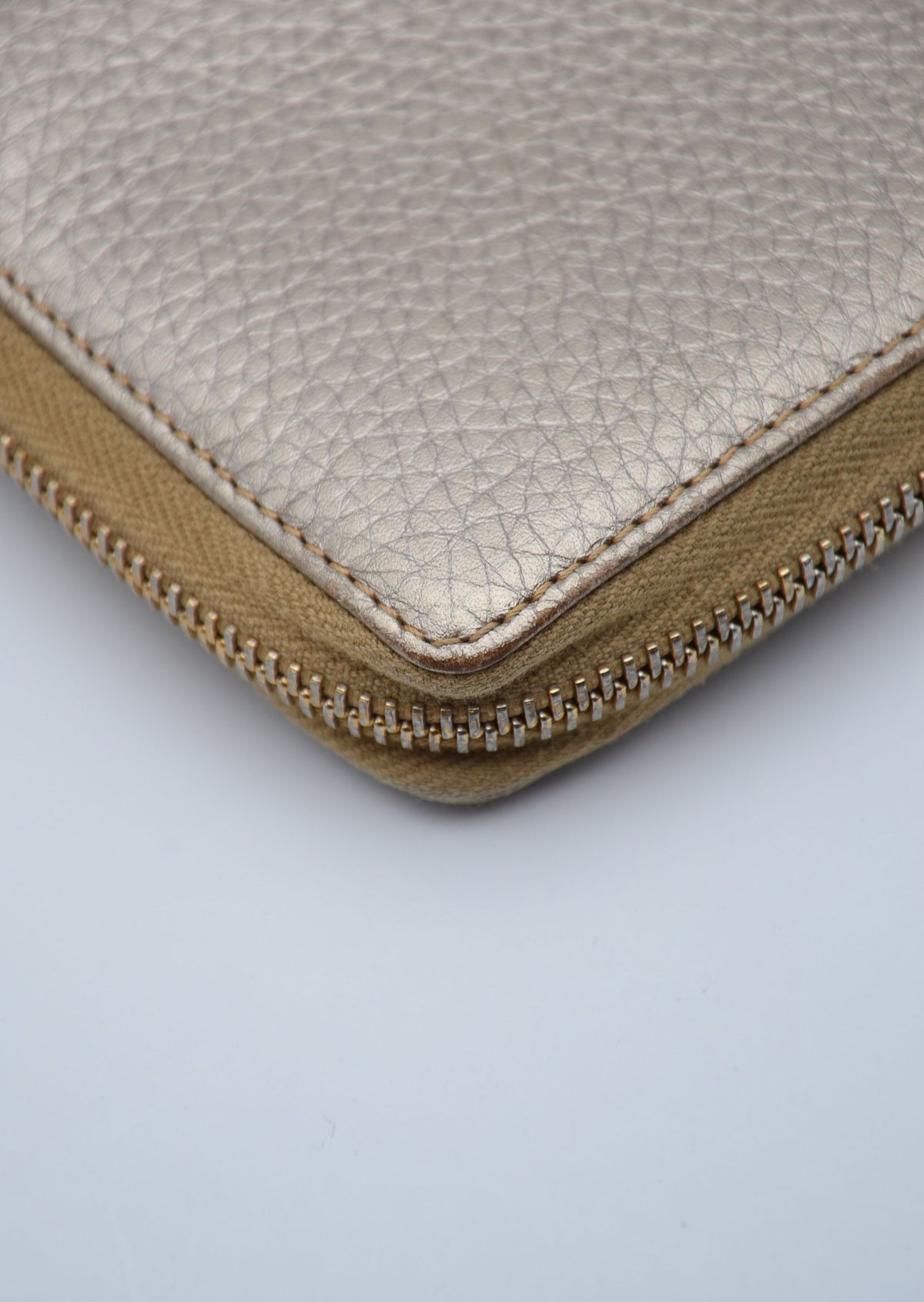 Portefeuille Gucci cuir grainé doré Bamboo zippy