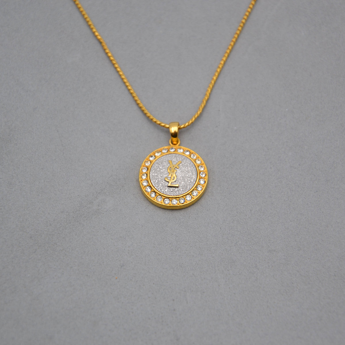 Collier Yves Saint Laurent Vintage