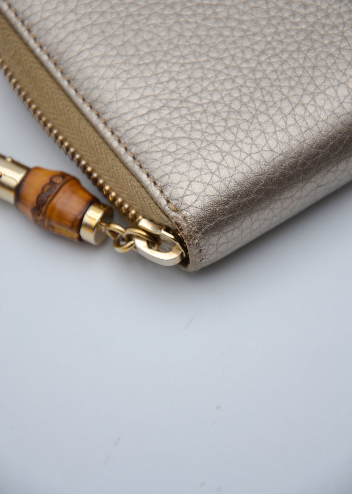 Portefeuille Gucci cuir grainé doré Bamboo zippy