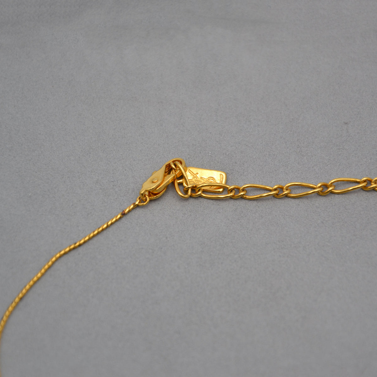 Collier Yves Saint Laurent Vintage