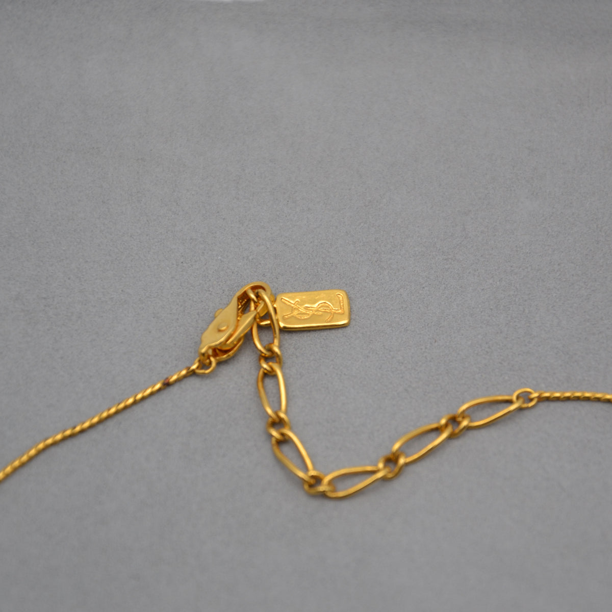 Collier Yves Saint Laurent Vintage