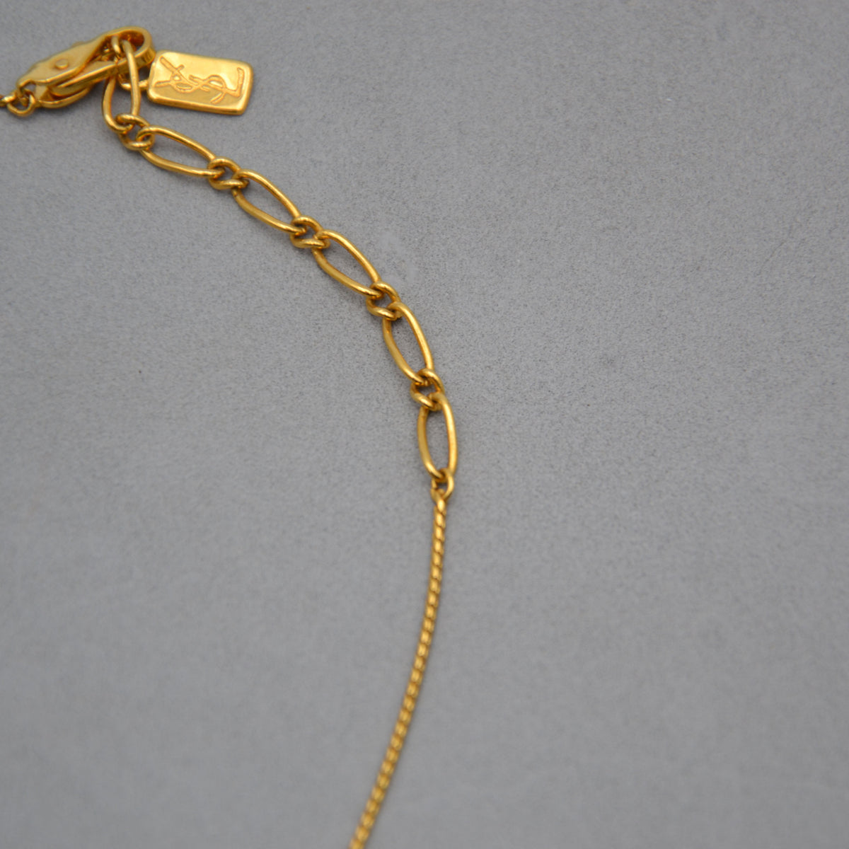 Collier Yves Saint Laurent Vintage