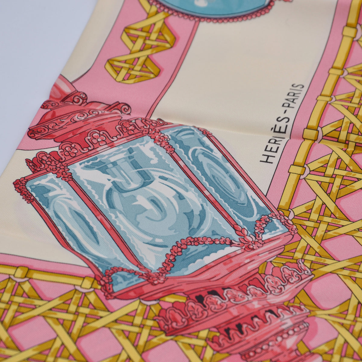 Hermès Carré 90 « Feux de Route »