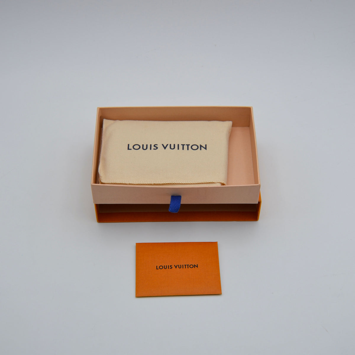 Portefeuille Louis Vuitton Capucines Compact Trifold