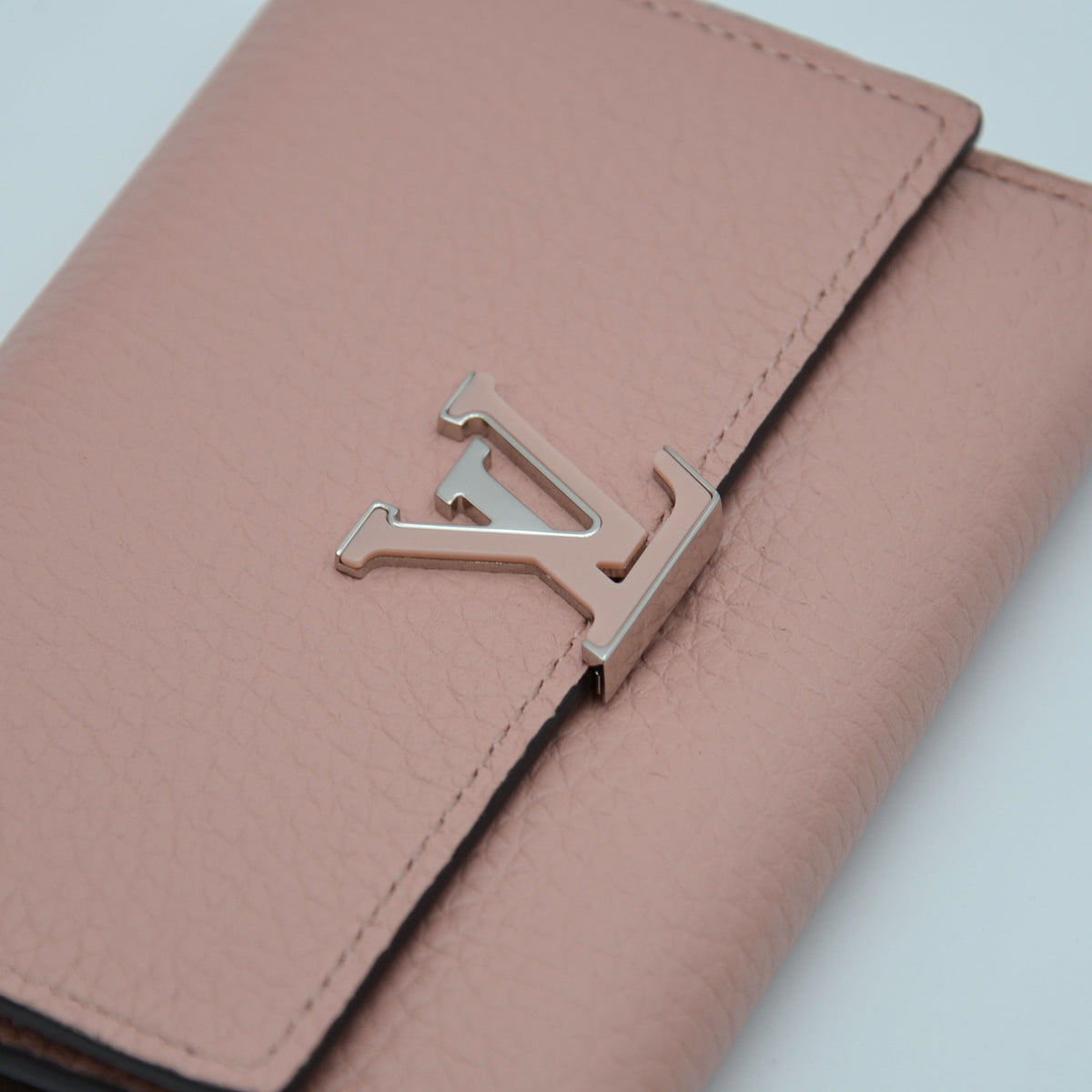Portefeuille Louis Vuitton Capucines Compact Trifold