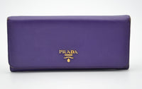 Portefeuille long Prada en cuir Saffiano violet