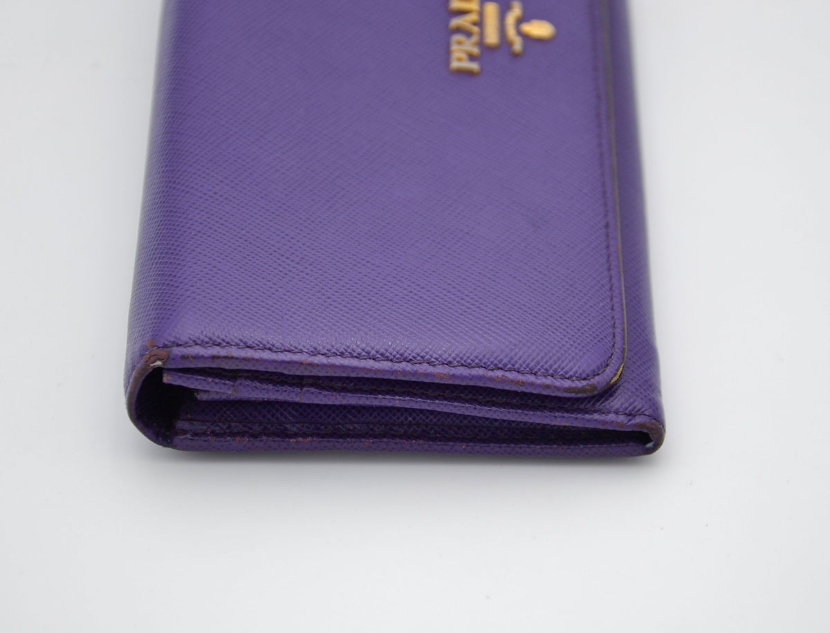 Portefeuille long Prada en cuir Saffiano violet